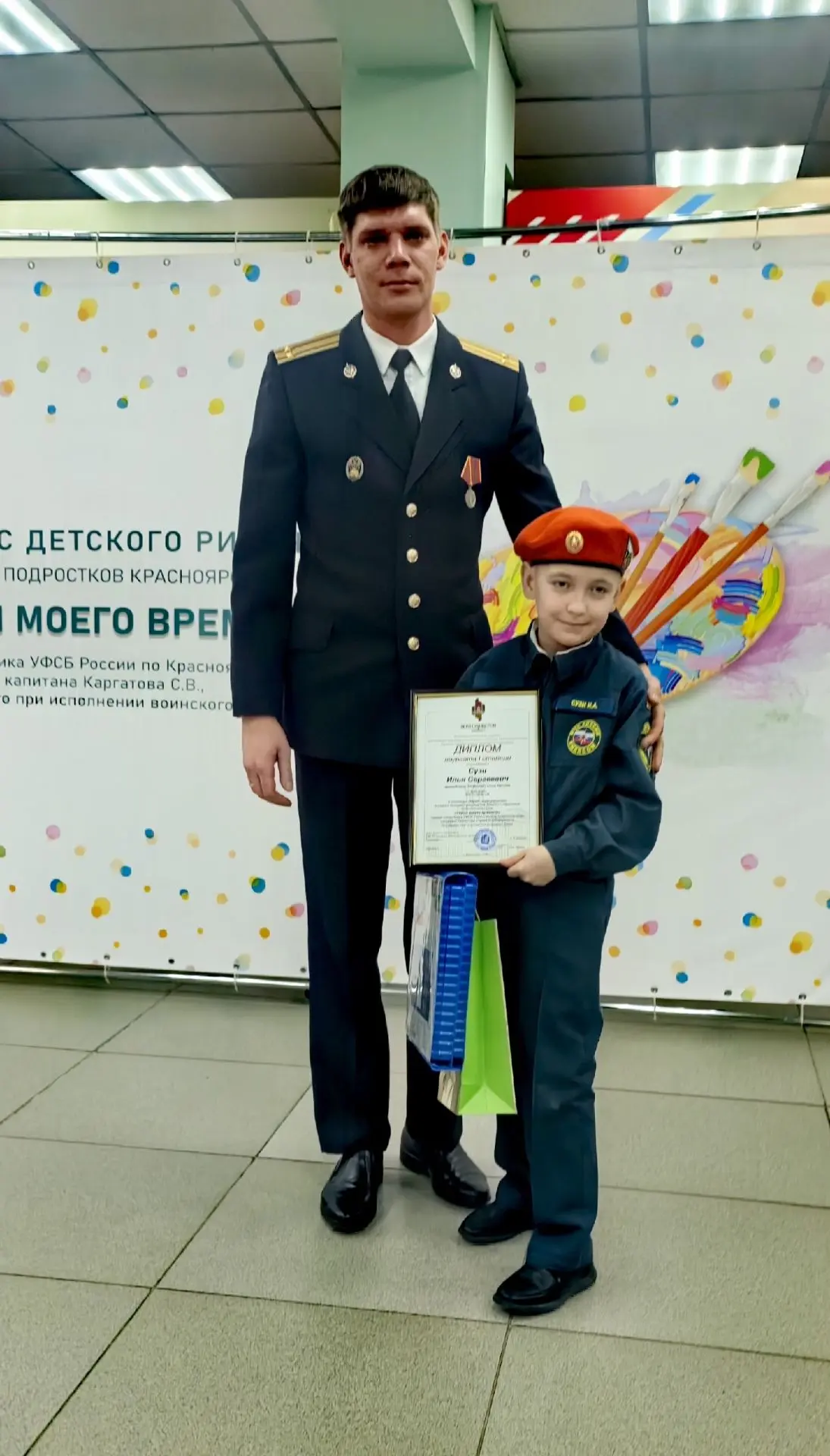 В Доме офицеров состоялось торжественное награждение победителей конкурса детского рисунка «Герой мо