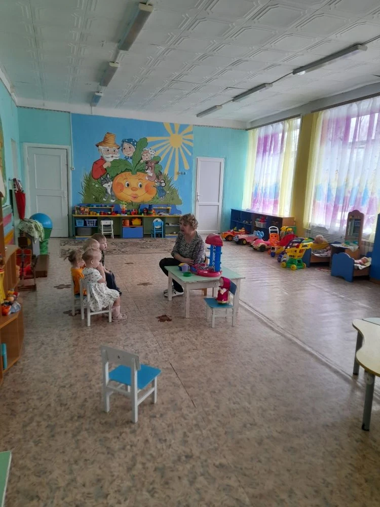В ясельной группе: "Ягодка" воспитатель Серова О. Б провела сказку:" Капризная девочка"...