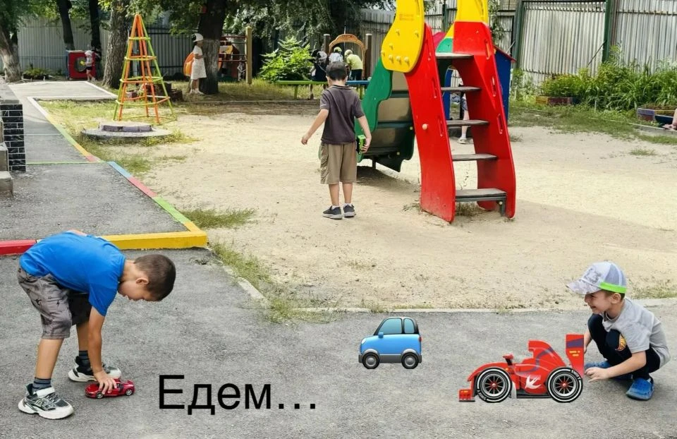 На прогулке группа "Колобок"