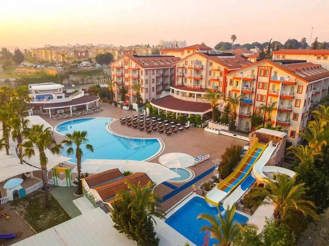 🌟Комфортный семейный отдых с хорошим уровнем

Fun&Sun Smart Hane Sun 5* — уютный отель в Чолаклы дл