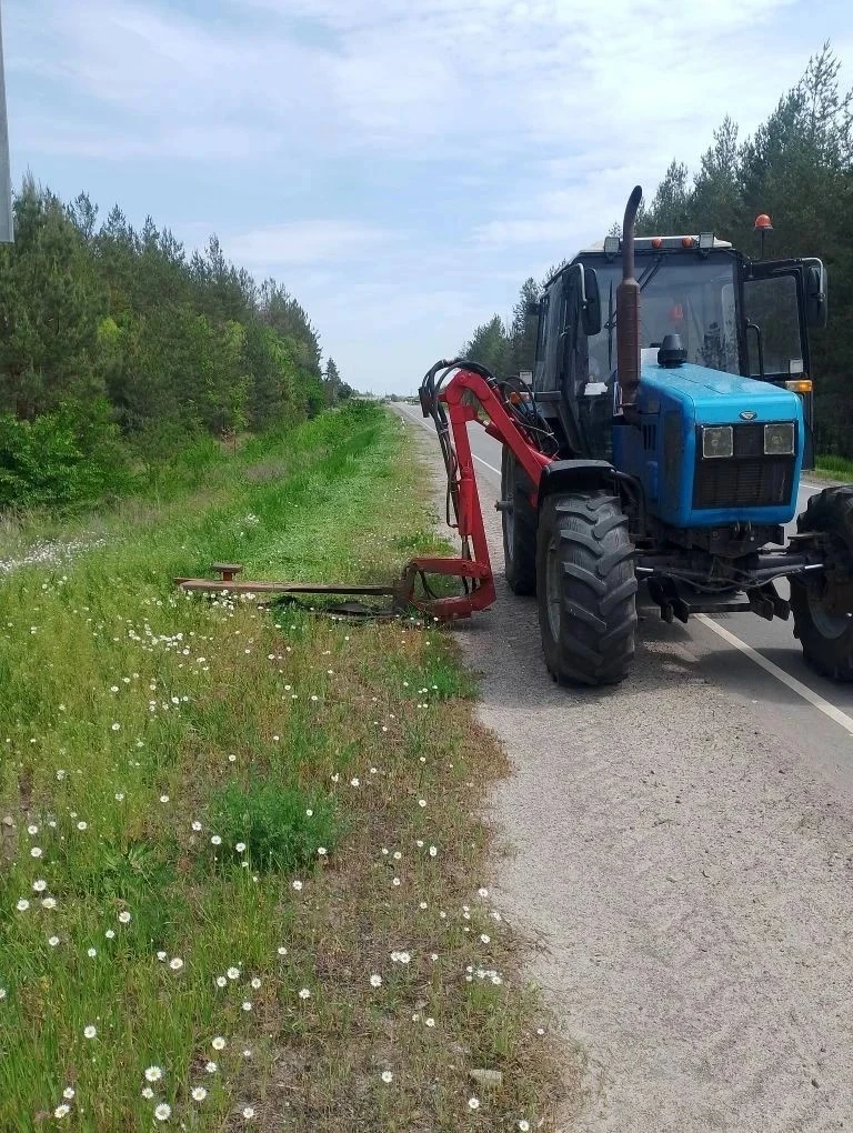 На автодороге 43К-22 Широкий – Красная Таловка выполнен механизированный покос травянис...