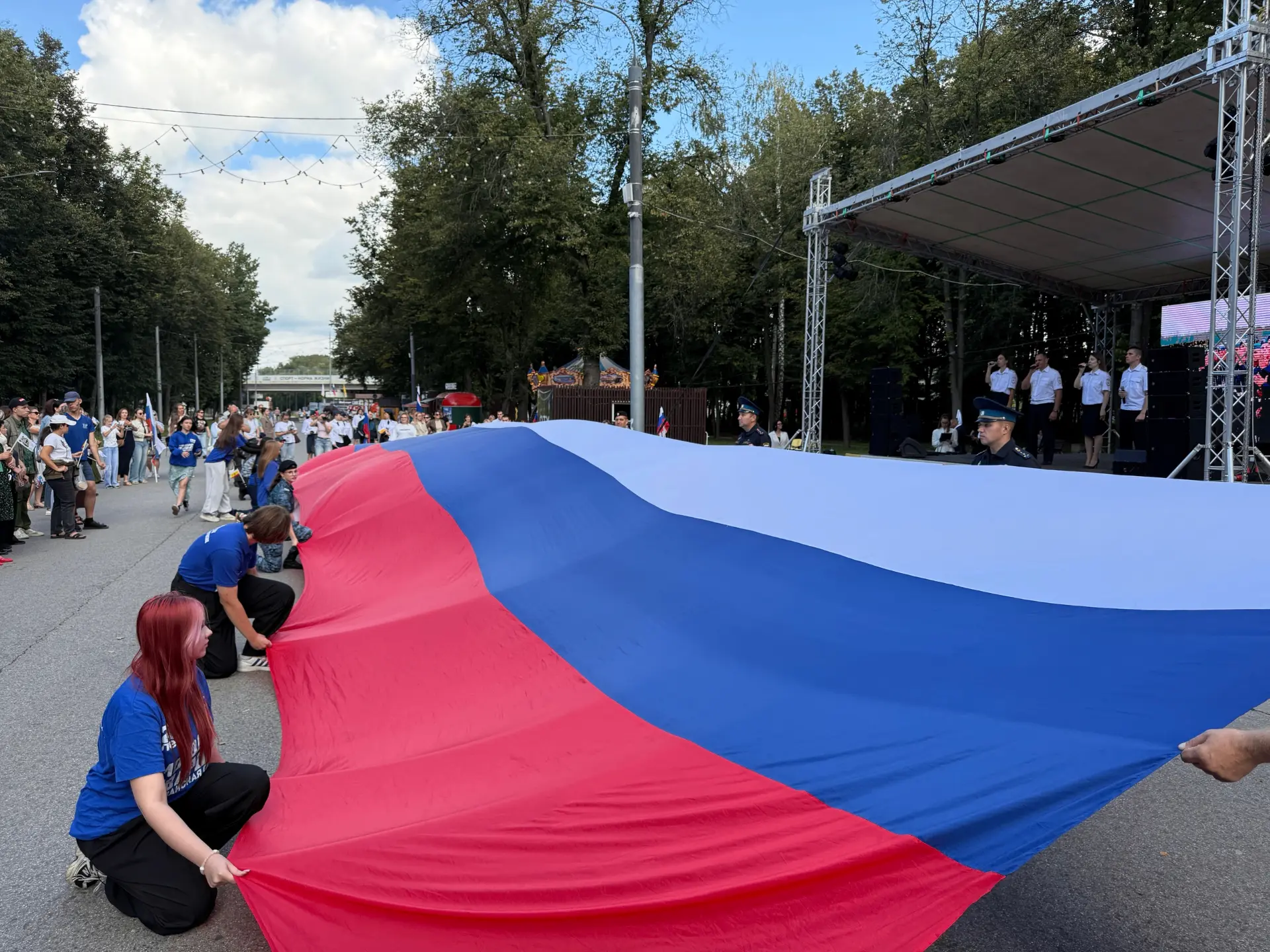🇷🇺 Рязанцы присоединились к Всероссийской патриотической акции «Держи флаг по ветру»