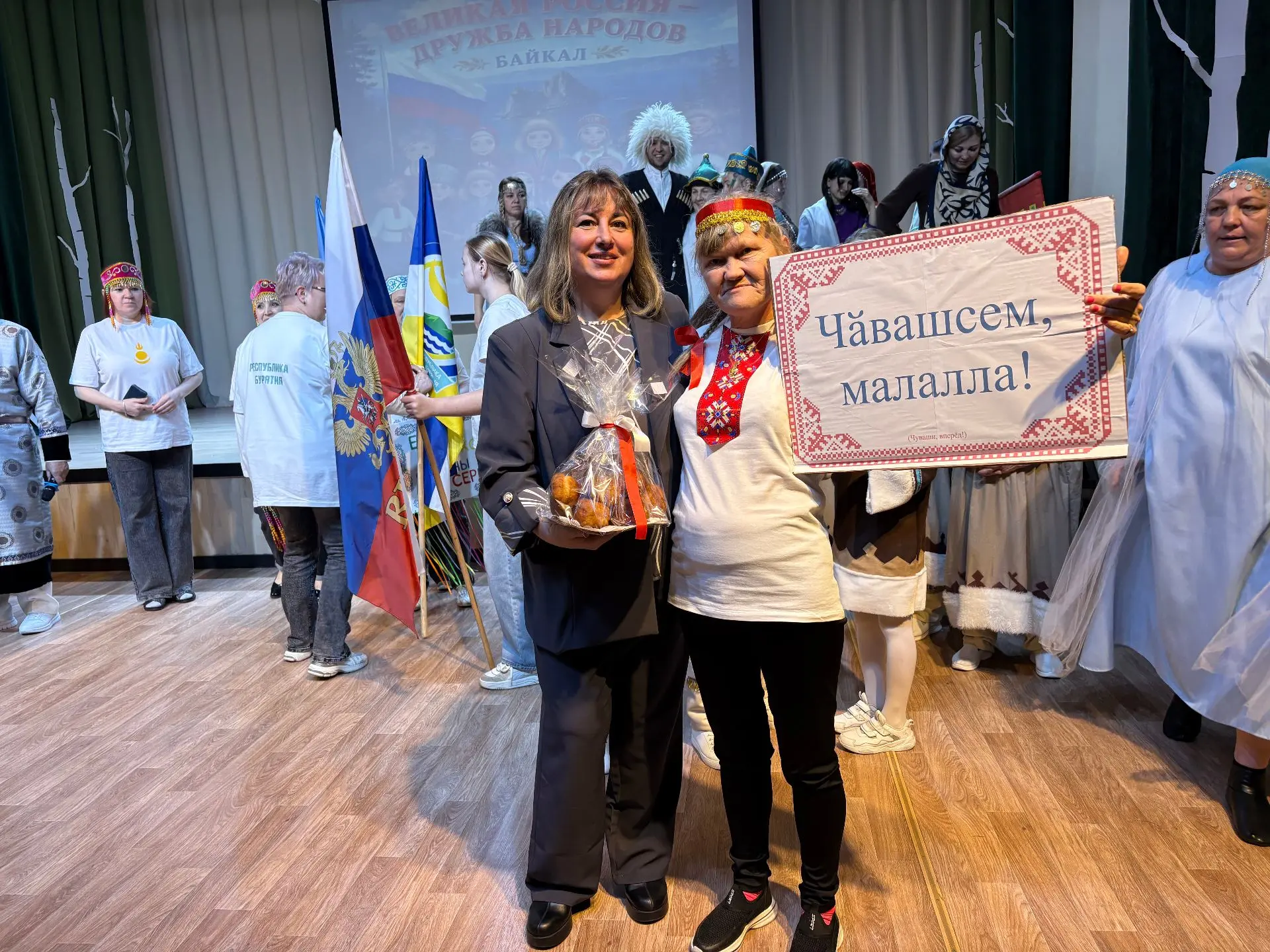 ВЕЛИКАЯ РОССИЯ - ДРУЖБА НАРОДОВ.                                                       ...