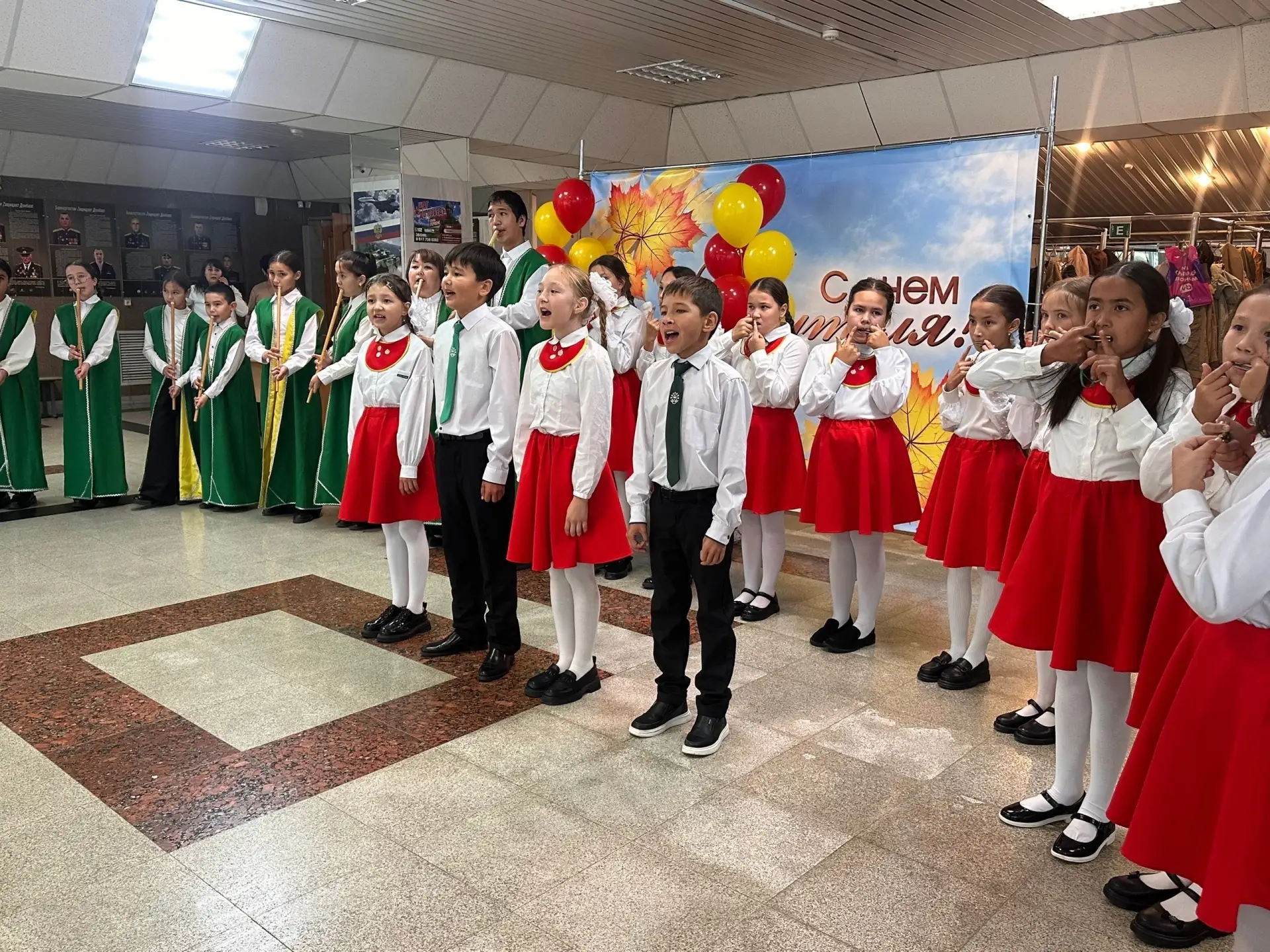 Глава администрации Баймакского района Азамат Идрисов обратился с тёплыми словами к учи...