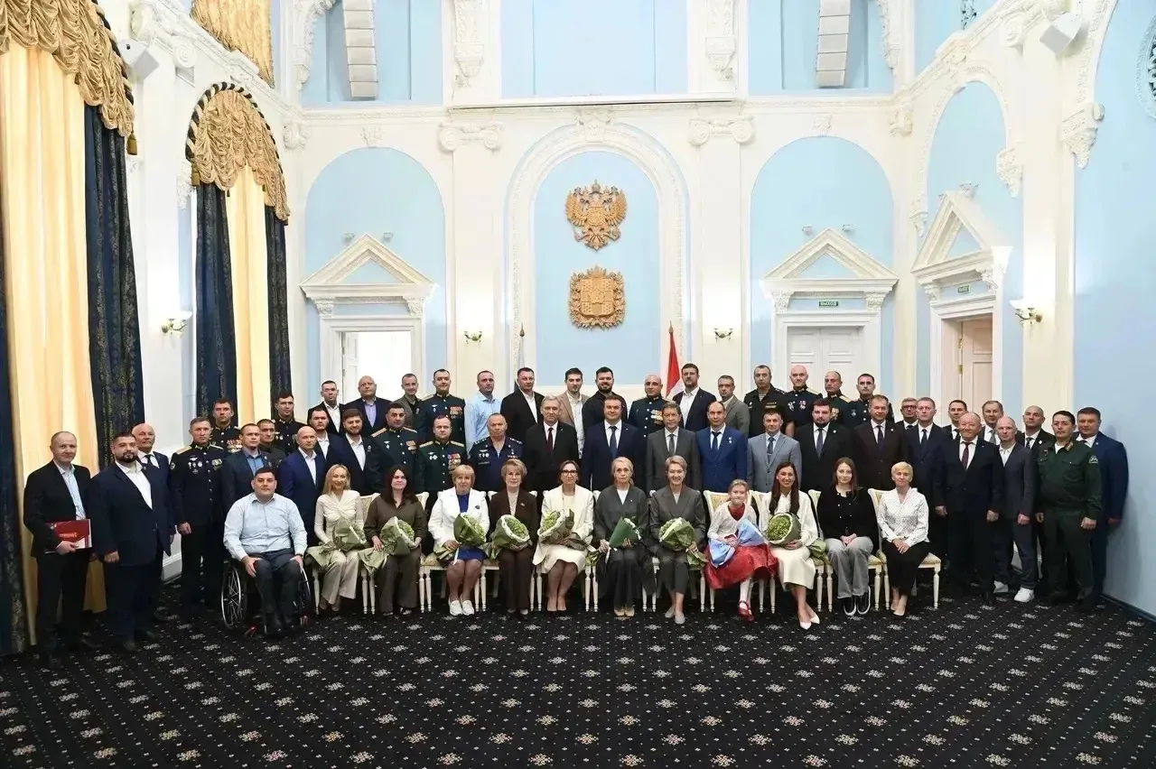 В областном парламенте состоялась торжественная церемония вручения дипломов участникам ...