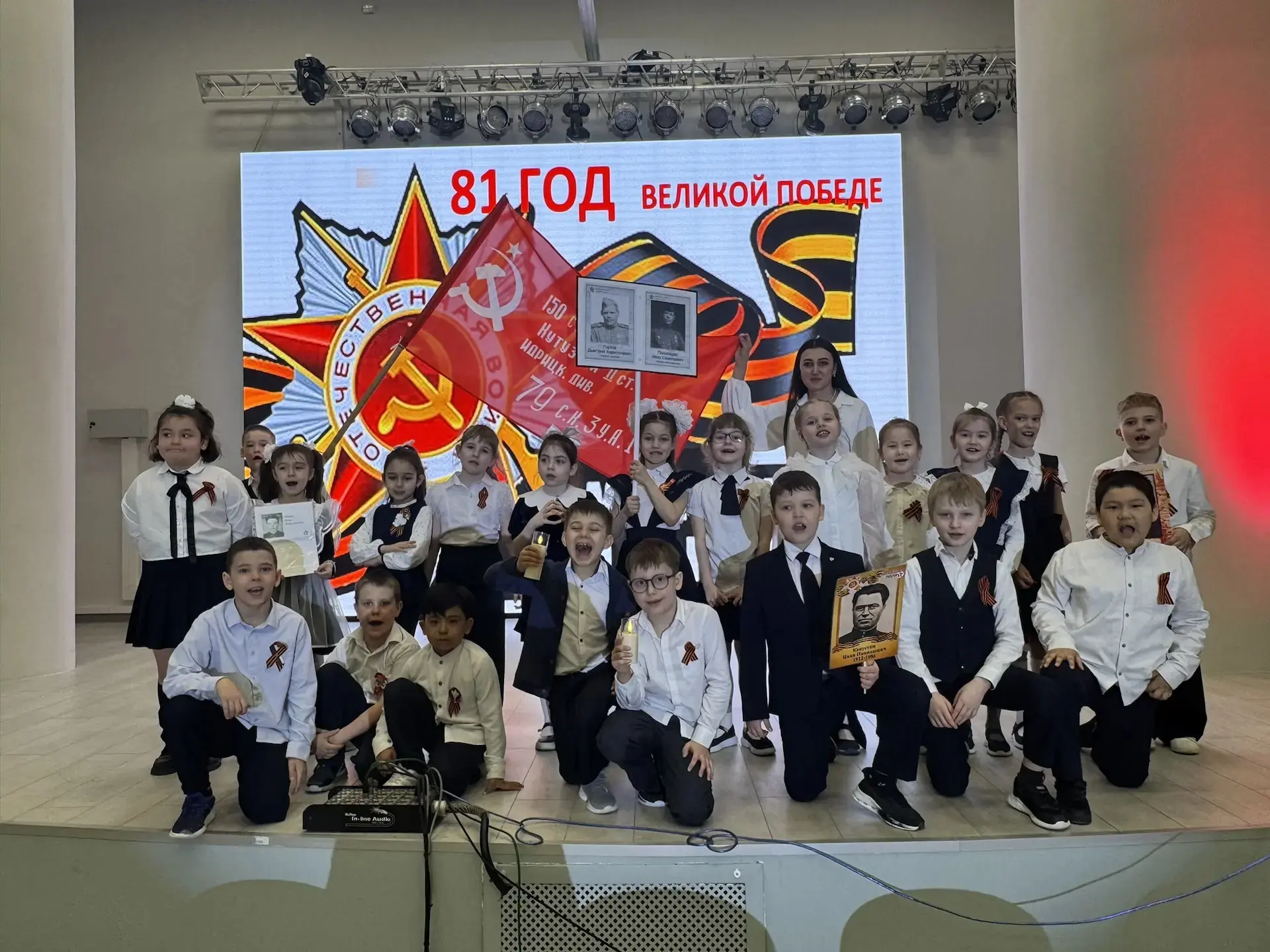 🇷🇺 Символы Победы: как первые классы почтили память героев  В преддверии 81-й годовщины Победы в Вел