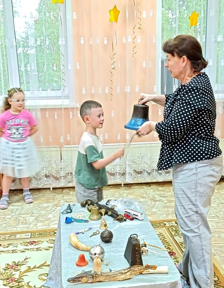 За окном дождь? Не беда! ☔️

Сегодня прогулка отменилась, но скучать ребятам было некогда. К нам при