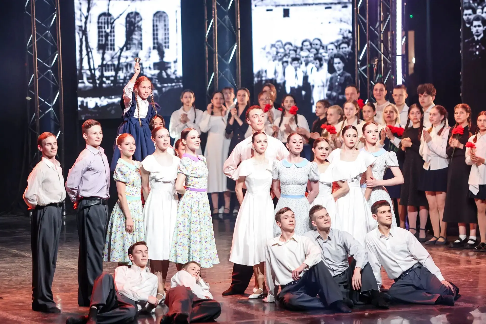 Большой, яркой, незабываемой кульминацией празднования 81-летия Великой Победы стал спектакль-концер