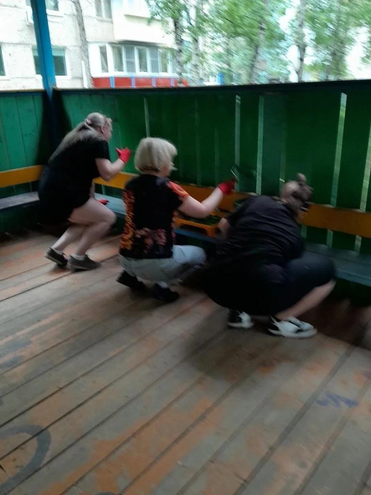 👪 Родители седьмой группы — настоящие молодцы! 🛠️ Они дружно взялись за дело и начали...