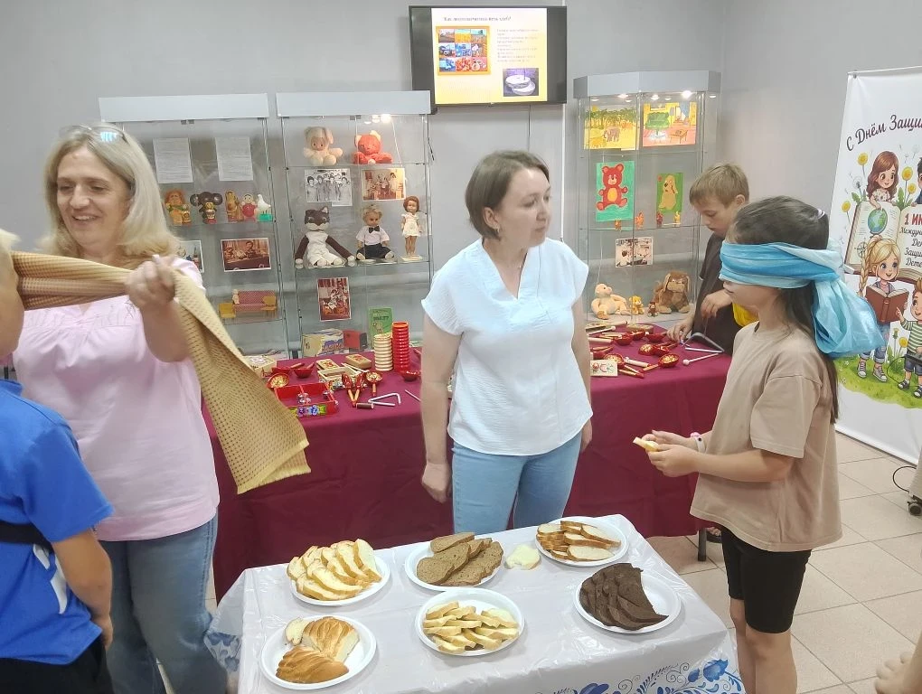 Школьный лагерь...   Учащиеся школы, посещающие школьный лагерь, с удовольствием посетили Алексеевск