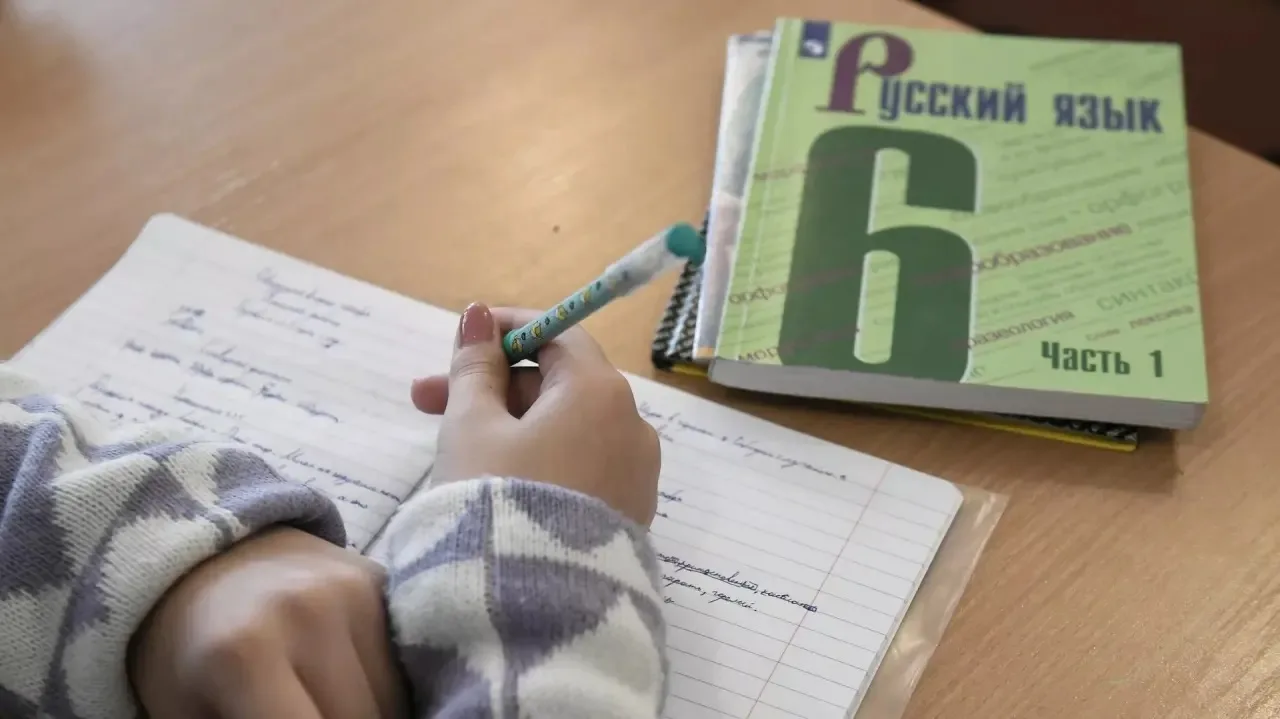 Как организовать дома учебное место школьника, рассказали в Роспотребнадзоре.