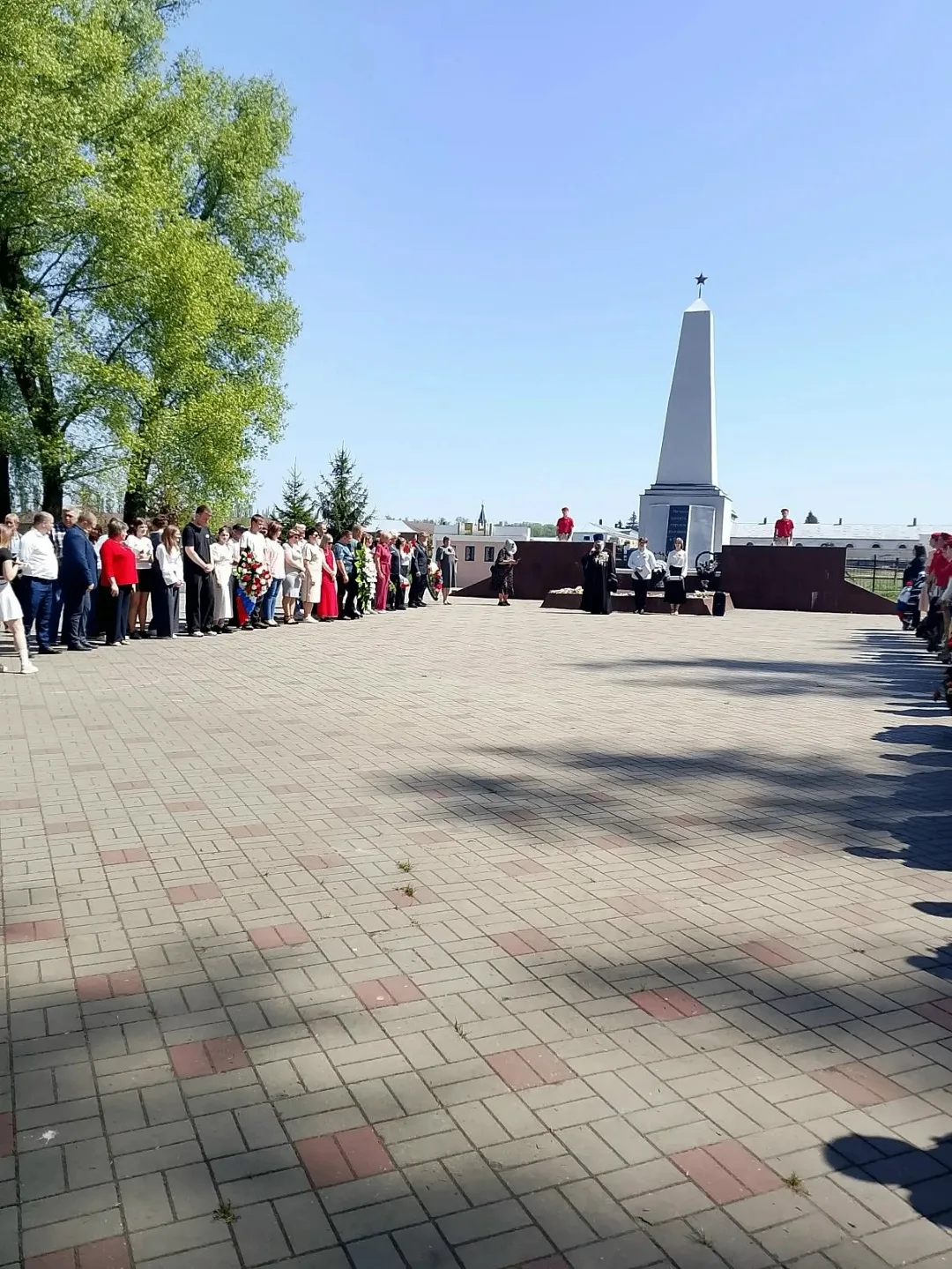 Студенты Хреновской школы наездников почтили память героев Великой Отечественной войны