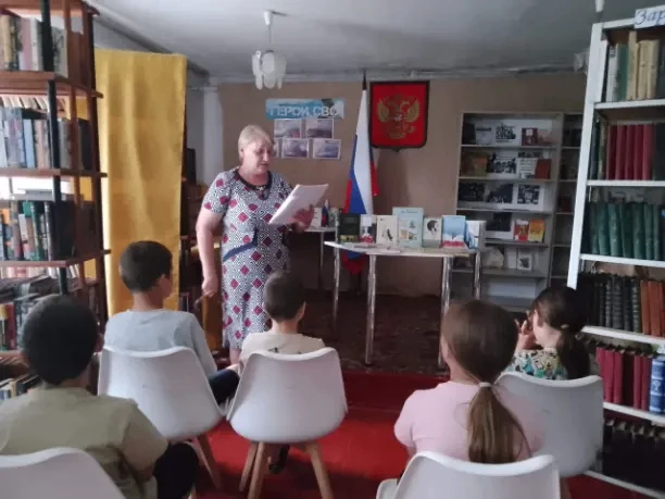 «РУССКИЙ ЯЗЫК — НАШЕ НАСЛЕДИЕ»
В библиотеке-филиале № 7 муниципального бюджетного учреждения «Лутуги