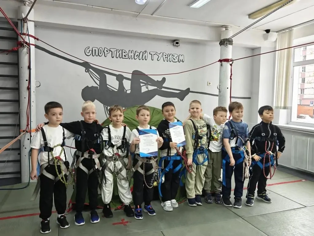 🧗‍♂️ «Тропа, проверенная страховкой» 🌟  21 мая учащиеся 1 «А» класса вместе со своими наставниками и
