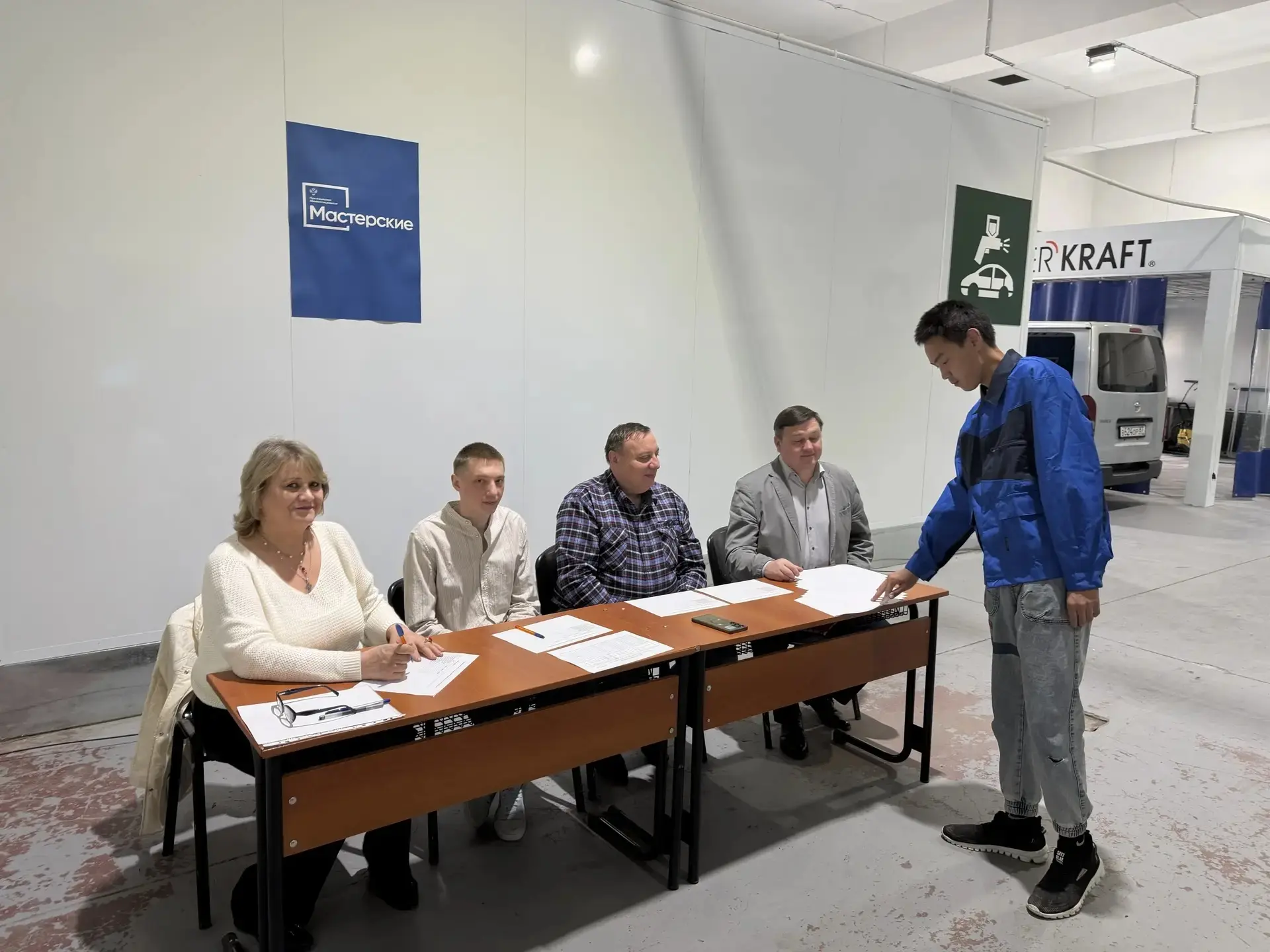 Выпускники 11 группы отделения техники по профессии Машинист буровой установки сдали успешно прошли 