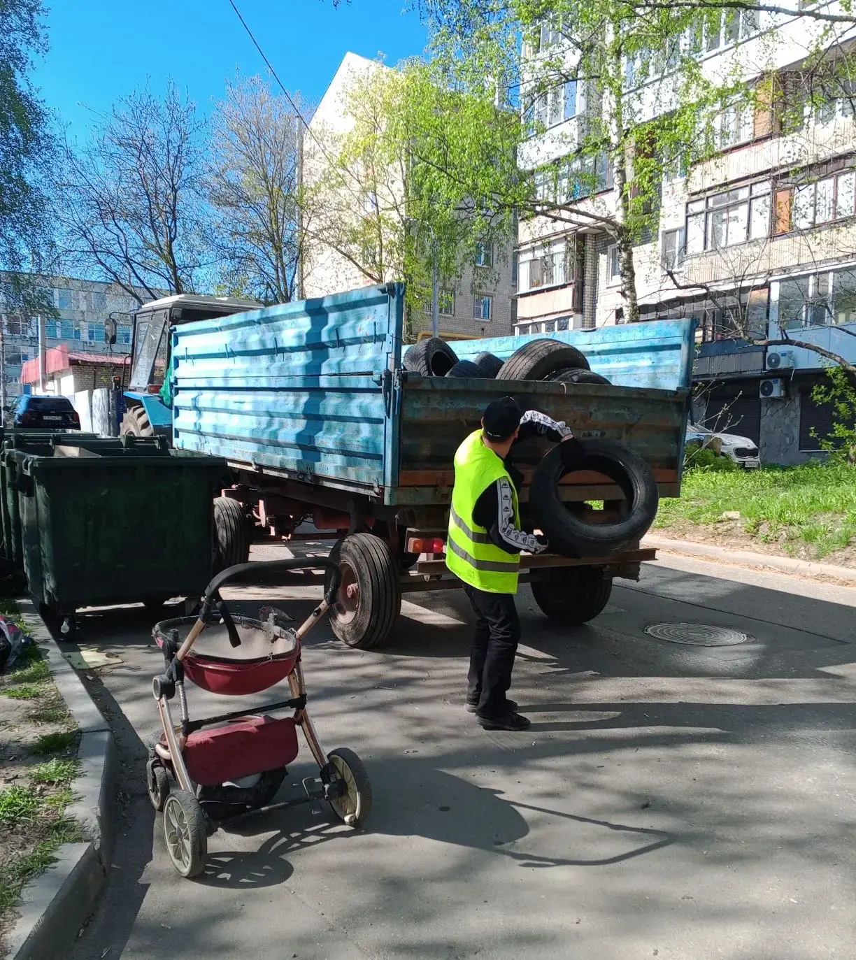 Домоуправляющая компания Советского района ежедневно следит за чистотой контейнерных площадок и регу