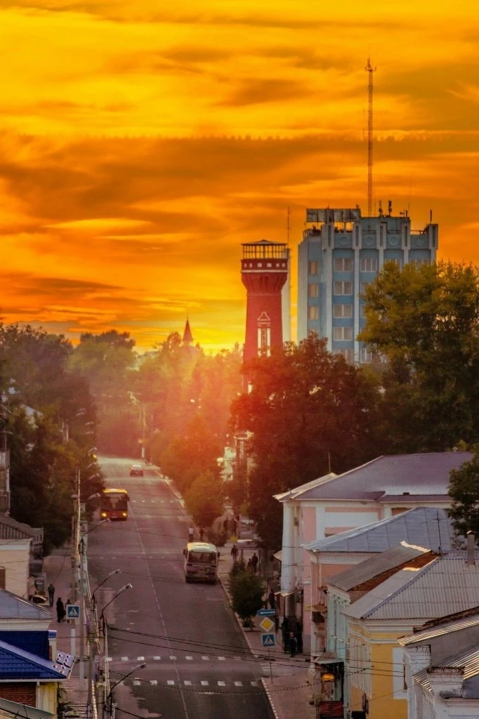 Самые красивые закаты в родных местах.

фото: Максим Чурляев