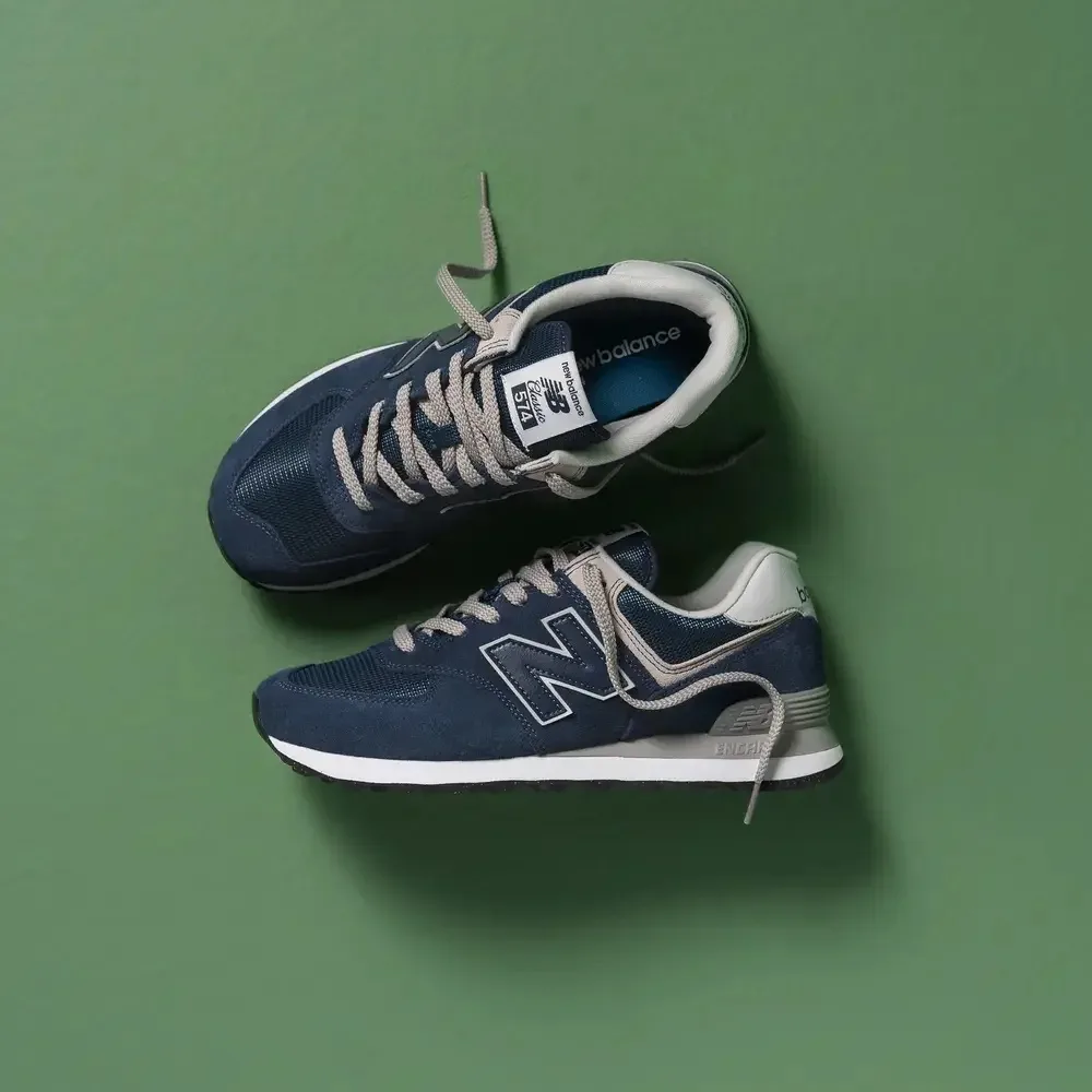 New Balance 574. Культовая модель марки, разработанная еще в 1988 году. Почему же ее до...