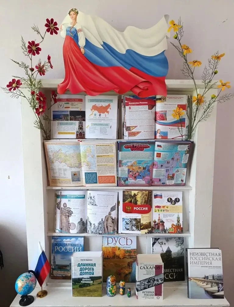 Велика Родина-мать-святорусская  земля! От запада к востоку тянется она почти на одиннадцать тысяч в
