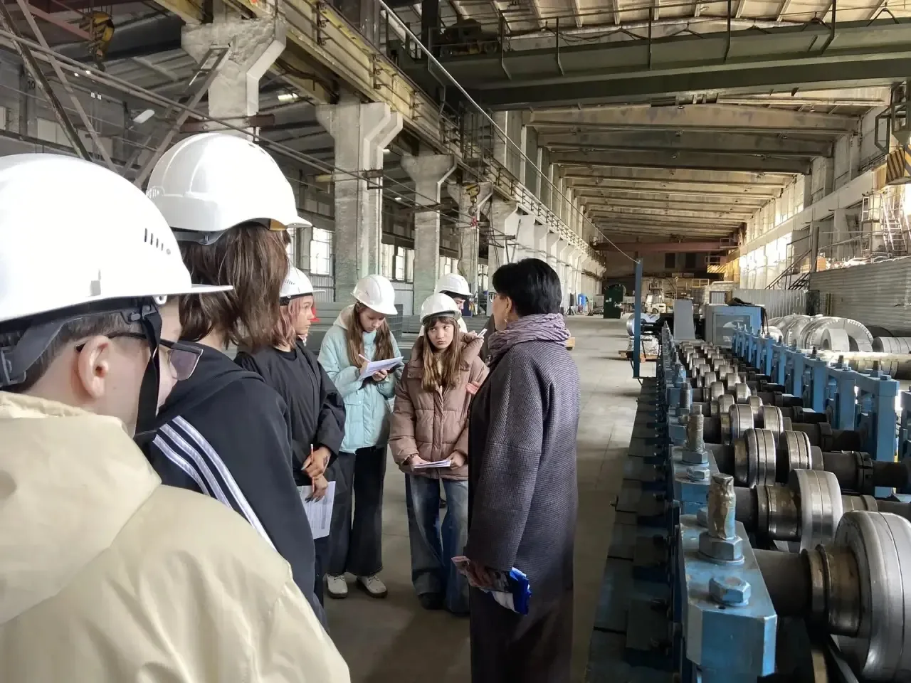 👷‍♂️ 10 апреля обучающиеся 9 "В" класса совершили увлекательную и познавательную экскурсию на одно и