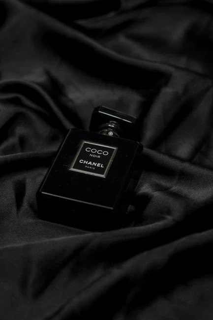 Маленькое черное платье: от траура к манифесту