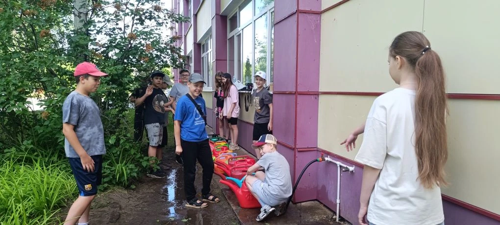 Зелёный патруль

Ежегодно в период летних каникул обучающиеся и педагоги МБОУ гимназии №44 принимают