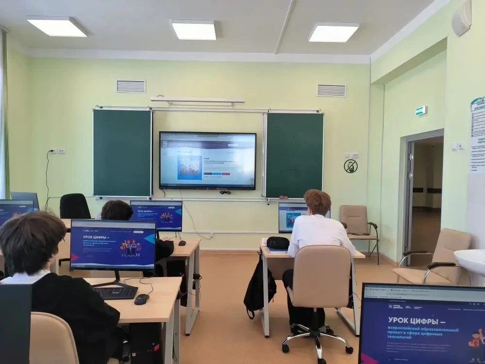 🌐 В Толмачевской школе №61 прошла неделя безопасного интернета  🤓 Сегодняшний мир немыслим без Интер