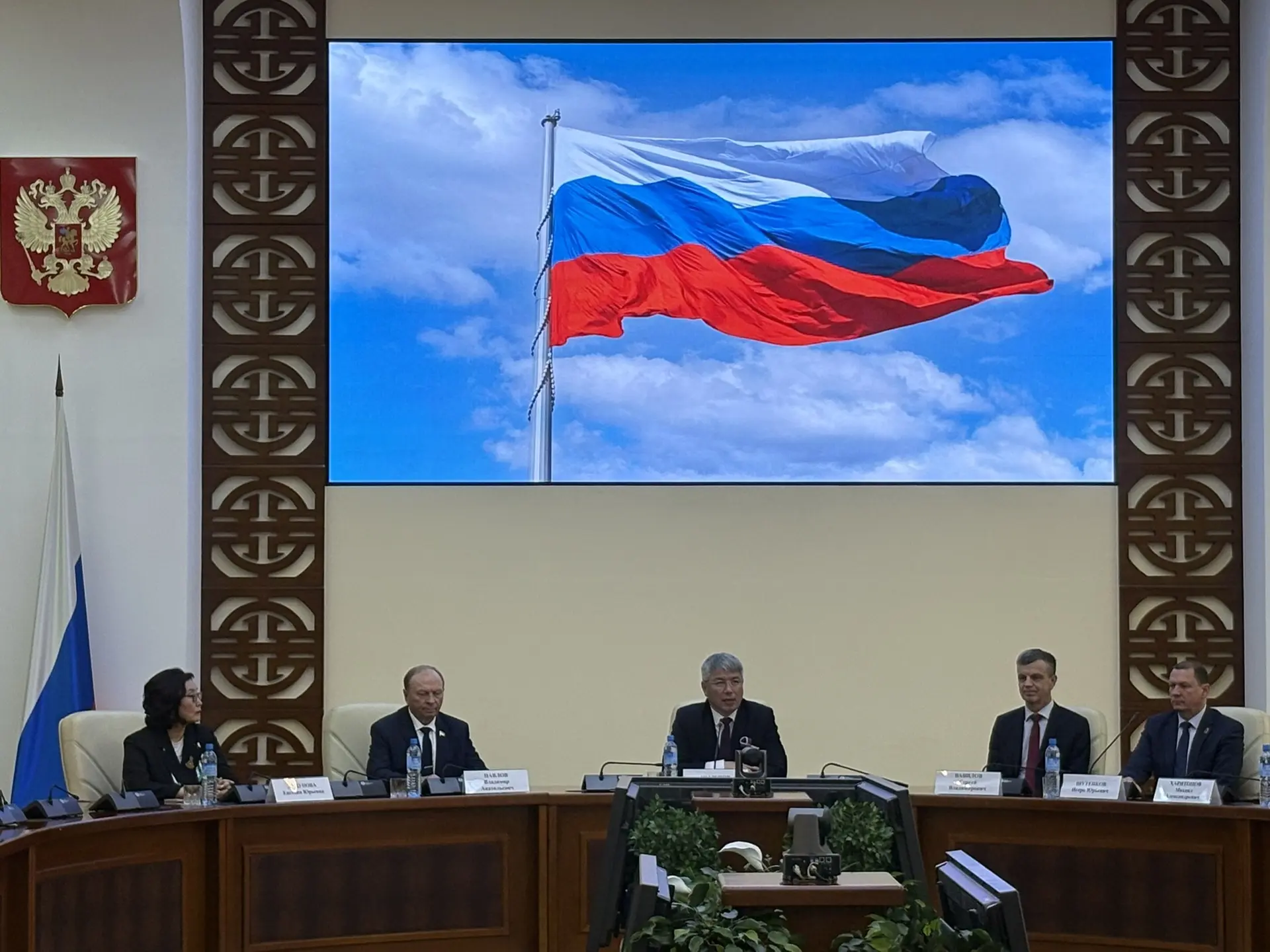 В День России Глава Бурятии Алексей Цыденов, Председатель Народного Хурала Владимир Павлов и Главный