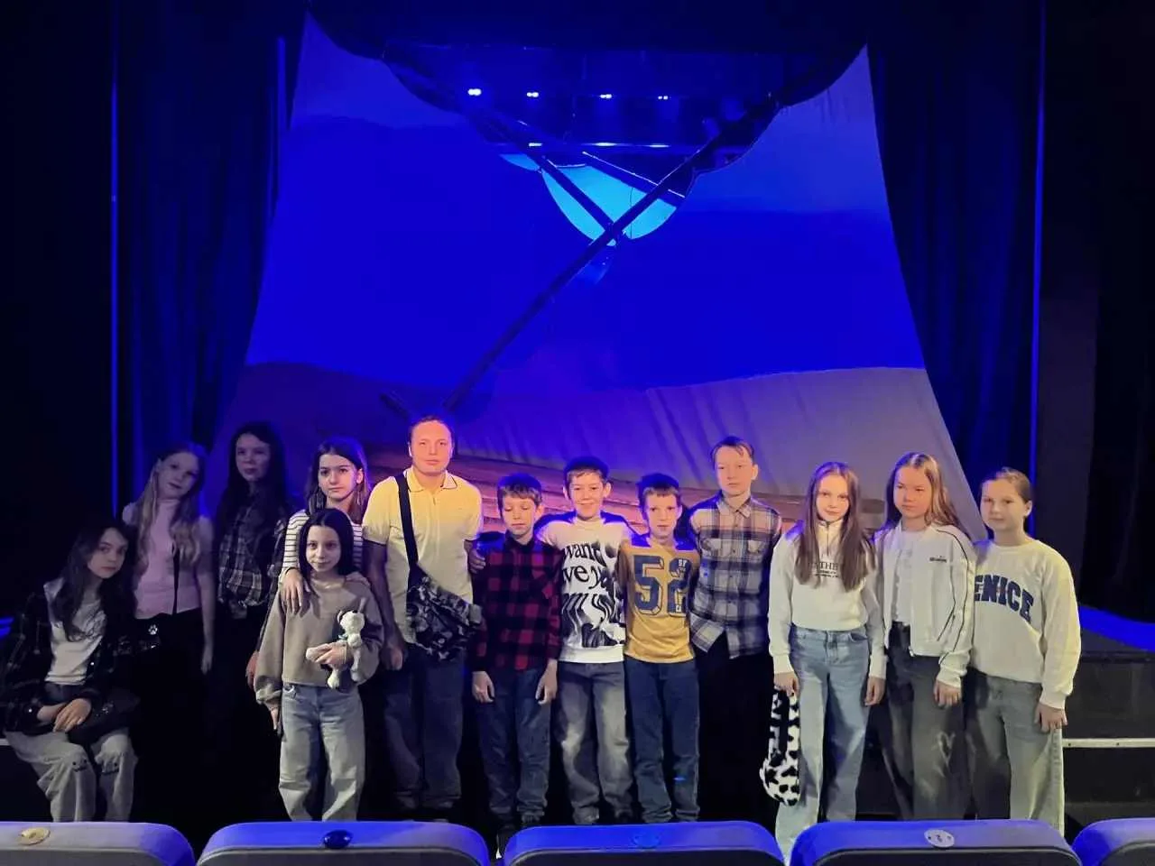 🎭 5 «А» в мире магии и света: поход в Театр Теней   🐉 Ребята из 5«А» совершили путешествие не просто