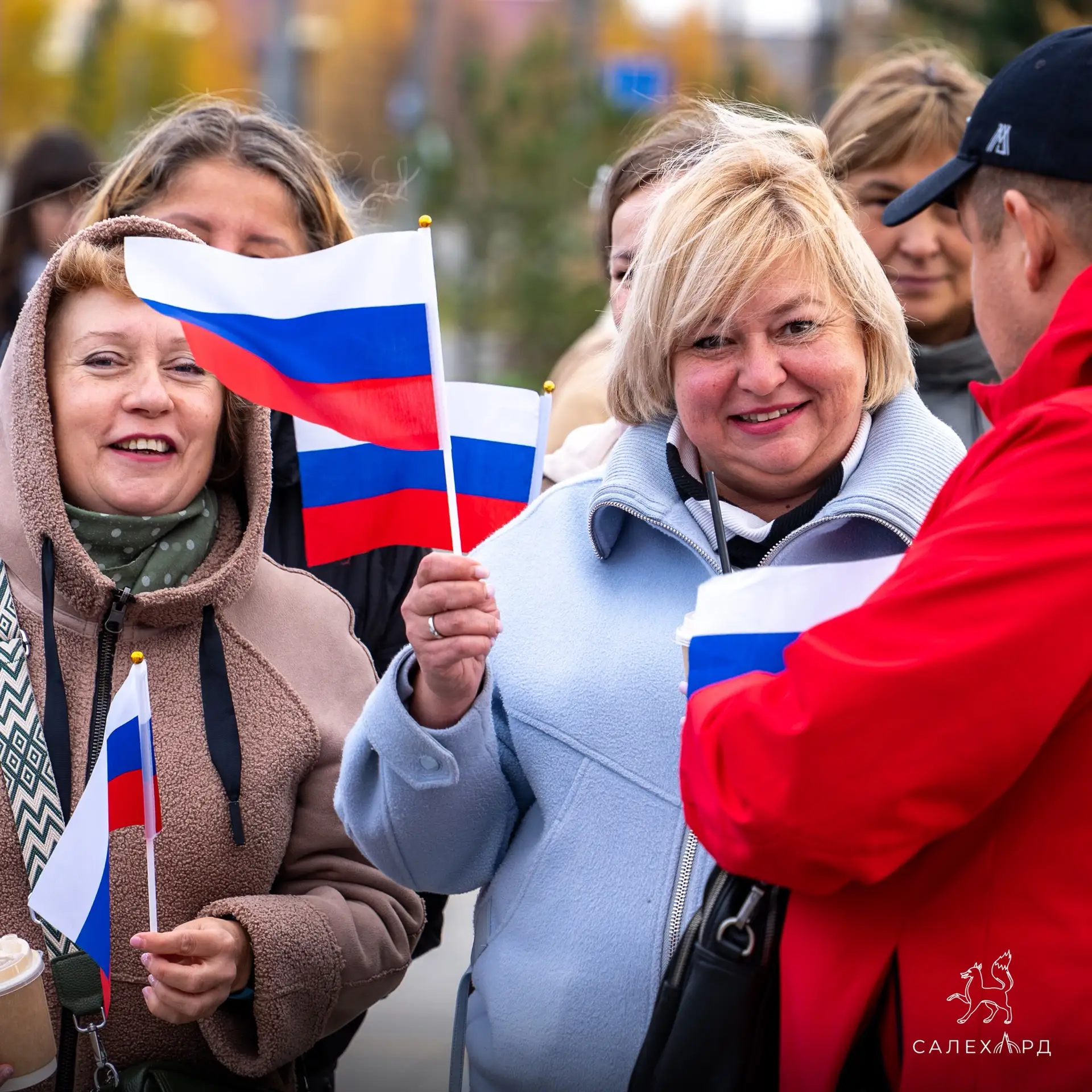 На площади Центра культуры и спорта «Геолог» прошла концертная программа, посвящённая д...