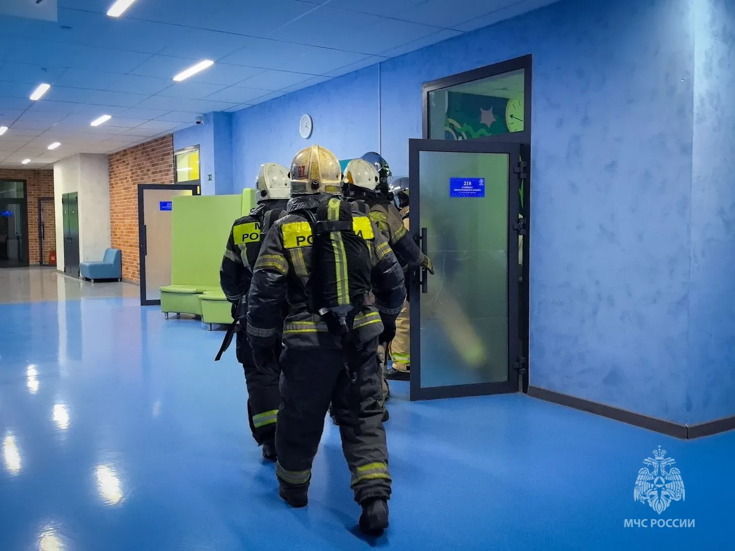 🧯🚒Пожарно-тактическое занятие с эвакуацией в МАОУ СОШ №300 «Перспектива»  Сотрудники 1 пожарно-спаса