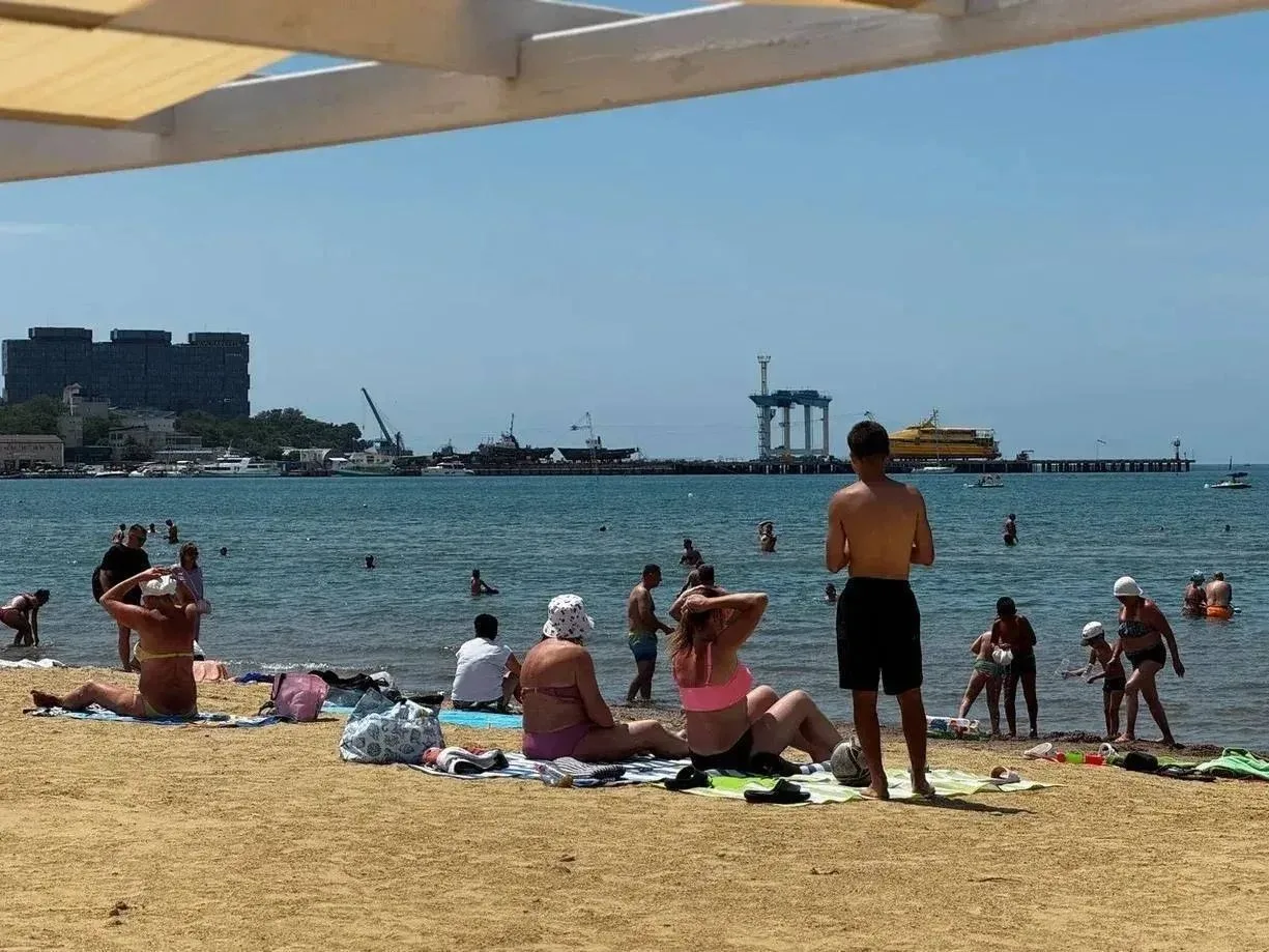 Какая температура Черного моря на курортах Краснодарского края.

Море на курортах края, как и год на