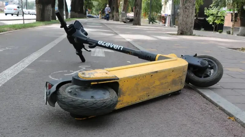 В клинику Педиатрического университета поступили двое детей с травмами после ДТП и падения с самокат