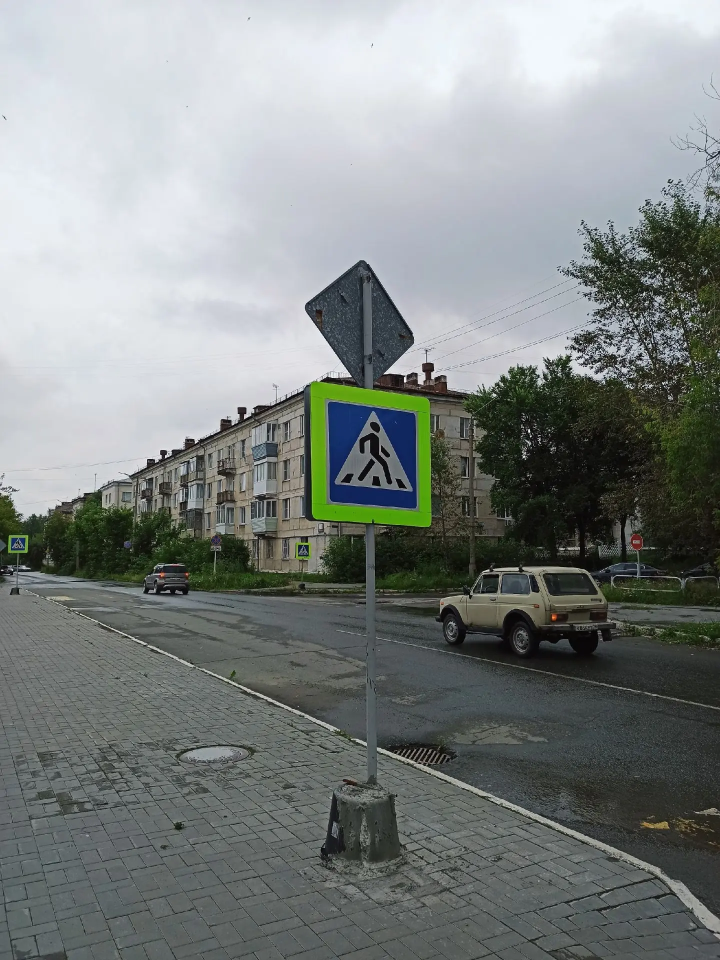 Загадка разгадана... в Озёрске появились новые арт-объекты... стильные, модные, чуть ас...