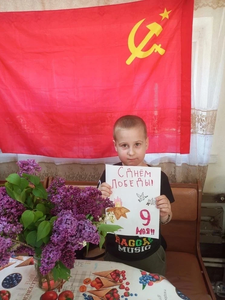 В МБДОУ № 50 воспитанники старшей группы и педагог Ковтун Алина Евгеньевна с увлечением...