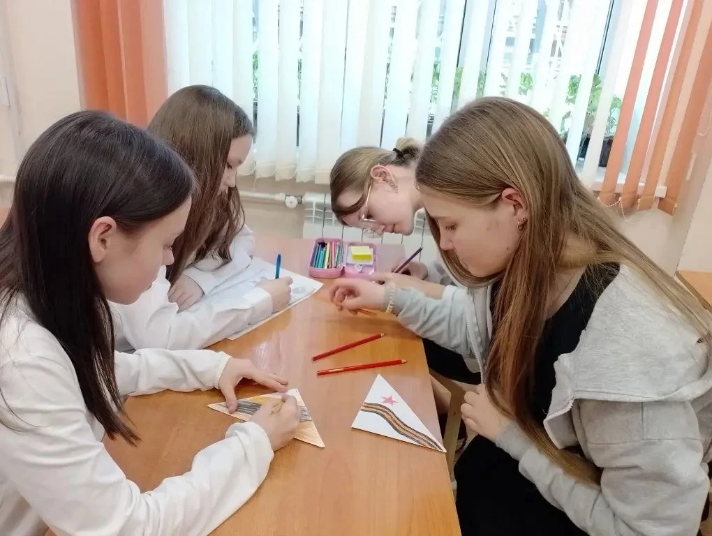 «Письма солдатам»  В преддверии Дня Победы учащиеся Медведевской гимназии приняли участие в акции "П