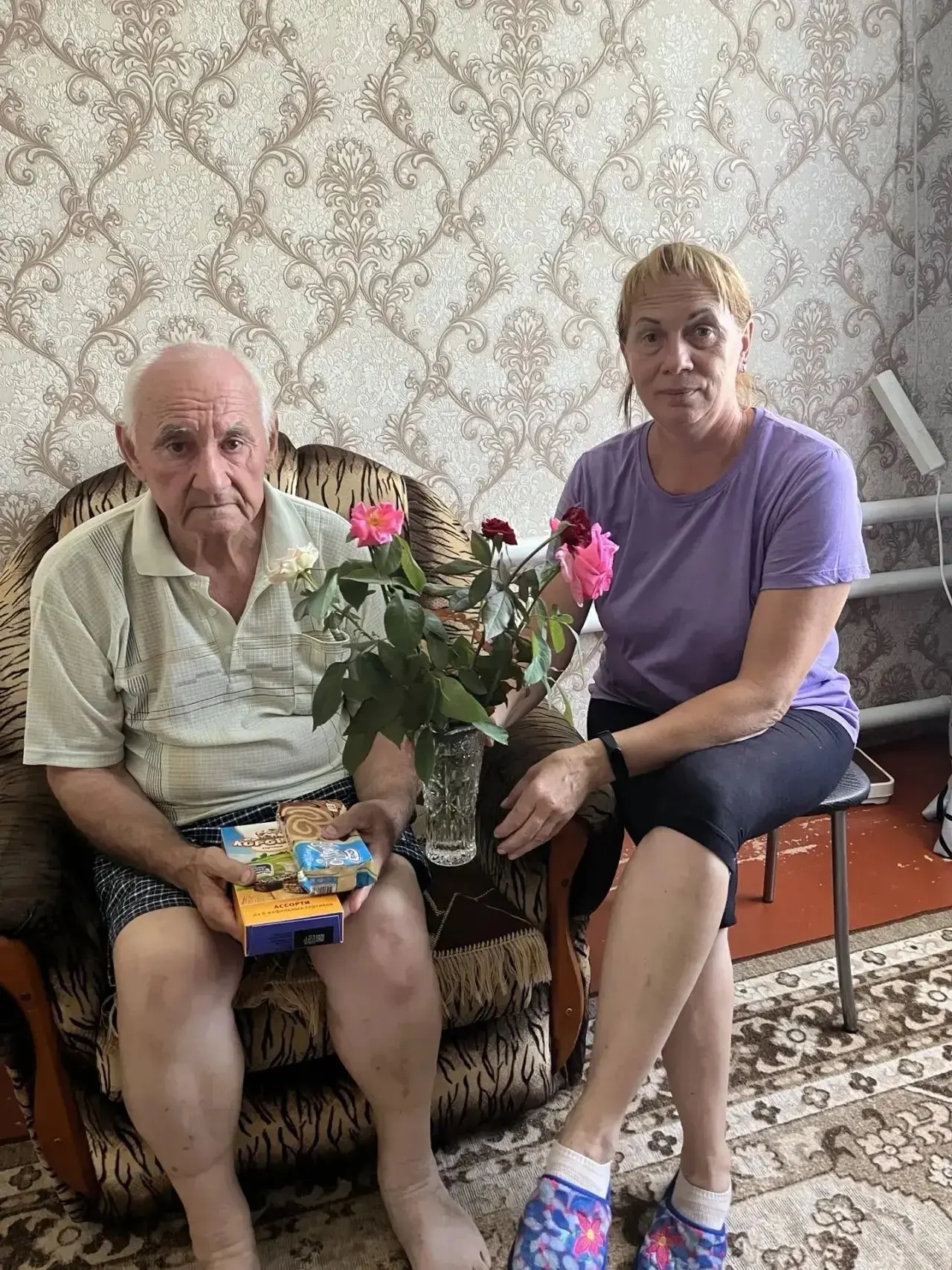 В МБУ ДР « ЦСОГПВиИ» стало традицией поздравлять получателей  социальных услуг с юбилей...
