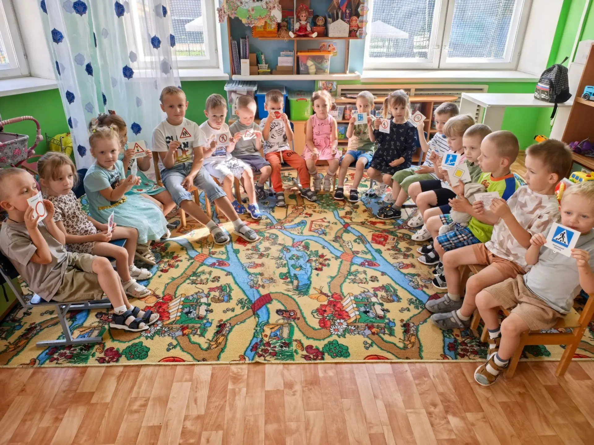 🎉 Как наши ребята познакомились с профессией инспектора ГИБДД! 🎉

Сегодня в нашей группе прошёл ос