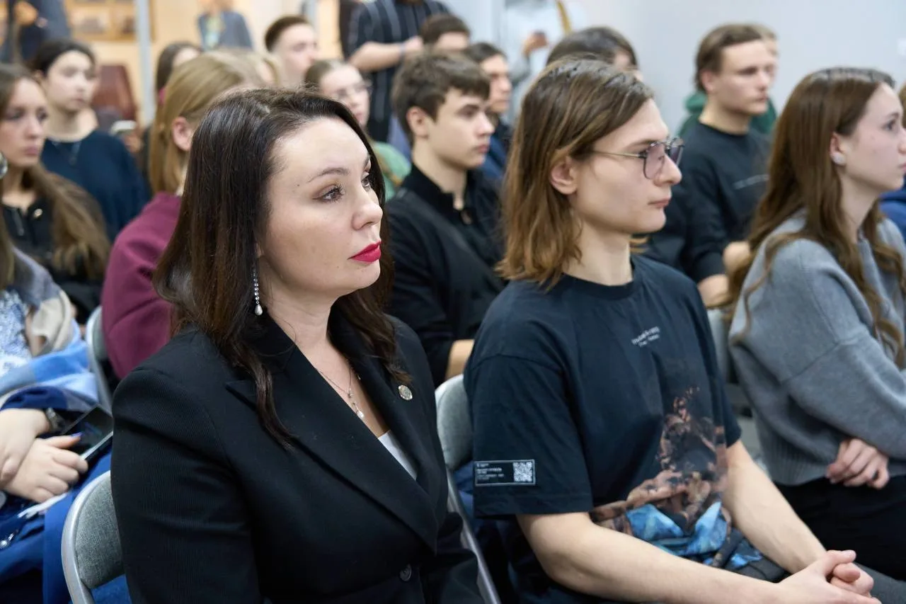 ДИАЛОГ С ГЕРОЕМ  В Университете в преддверии Дня защитника Отечества состоялась встреча в формате от