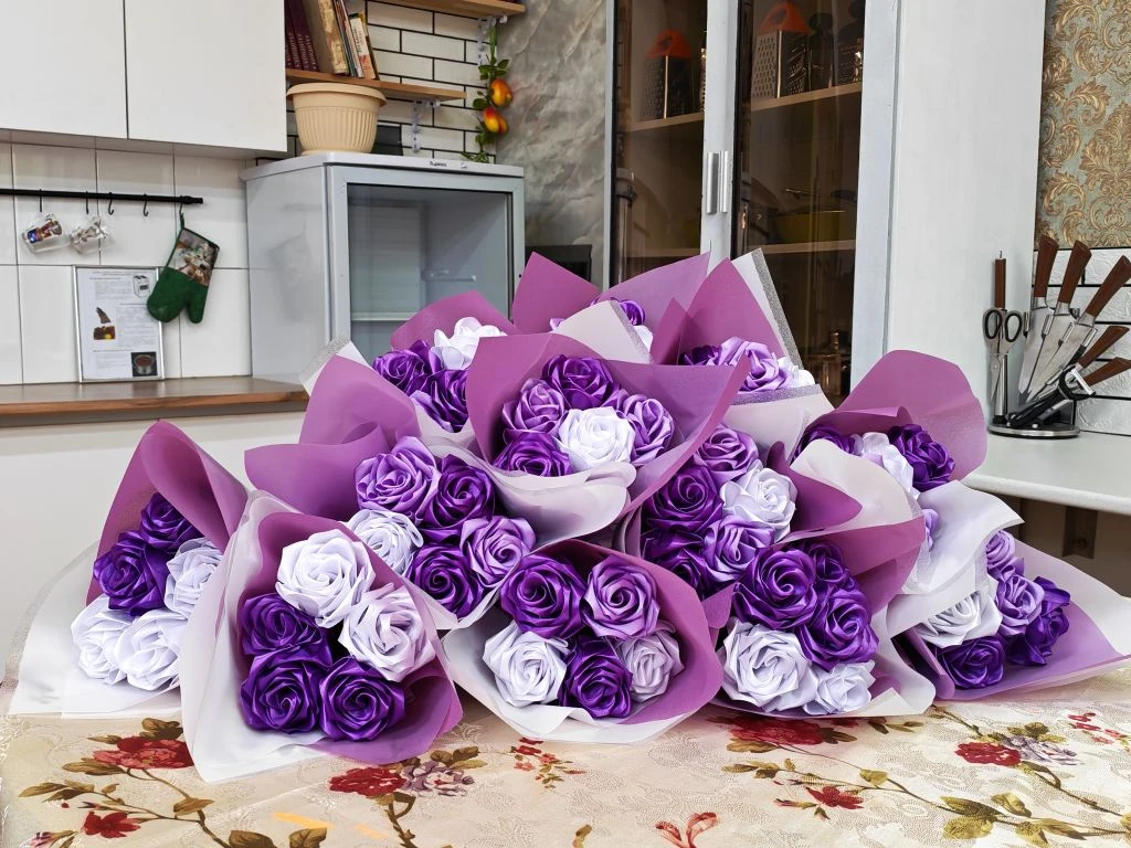 🌹А такие букеты из атласных лент подарили юноши 11 "А" класса своим одноклассницам!   #С8Марта #ВамЛ
