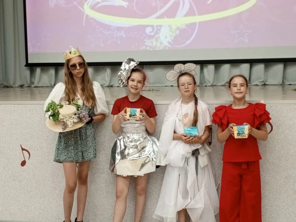 Звезда нашего лагеря ✨

Друзья, встречайте! В пришкольном лагере Пригородной школы прошёл долгожданн