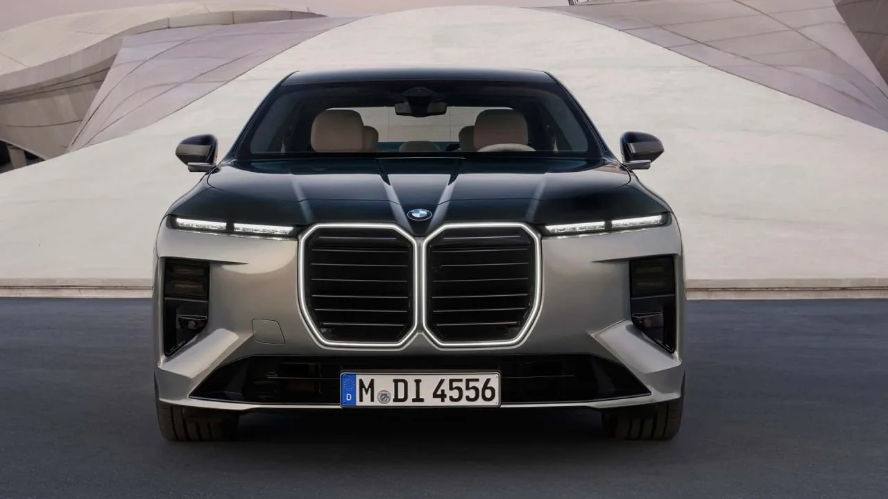 BMW показала новую «семёрку» с элементами стиля Neue Klasse. Как вам?   По движкам будут как гибриды
