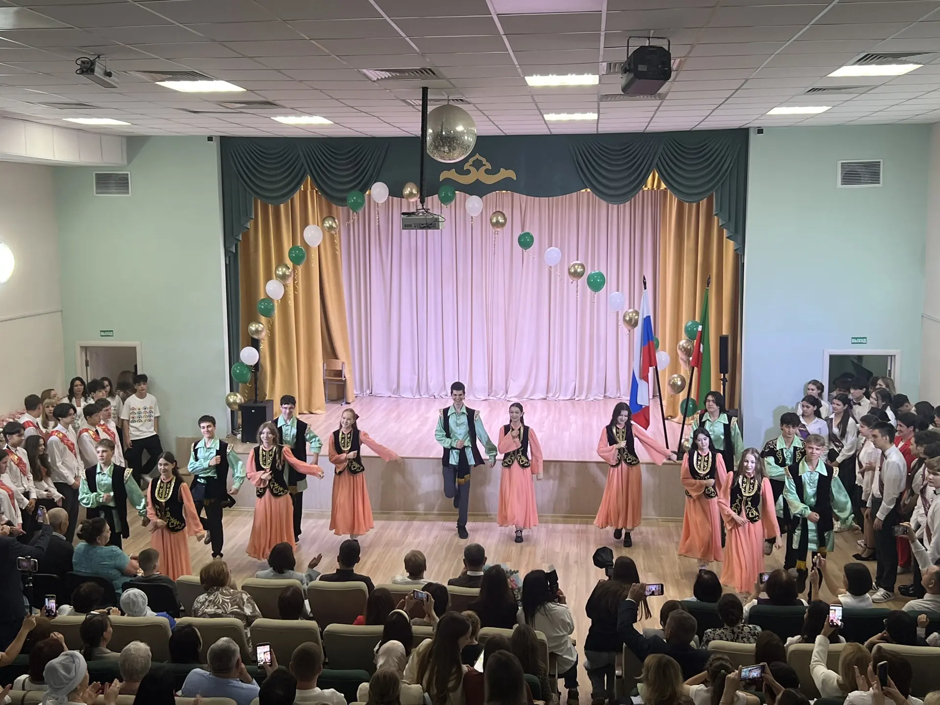 🔔 У наших девятиклассников сегодня тоже прозвенел последний звонок. Для кого-то он станет последним 