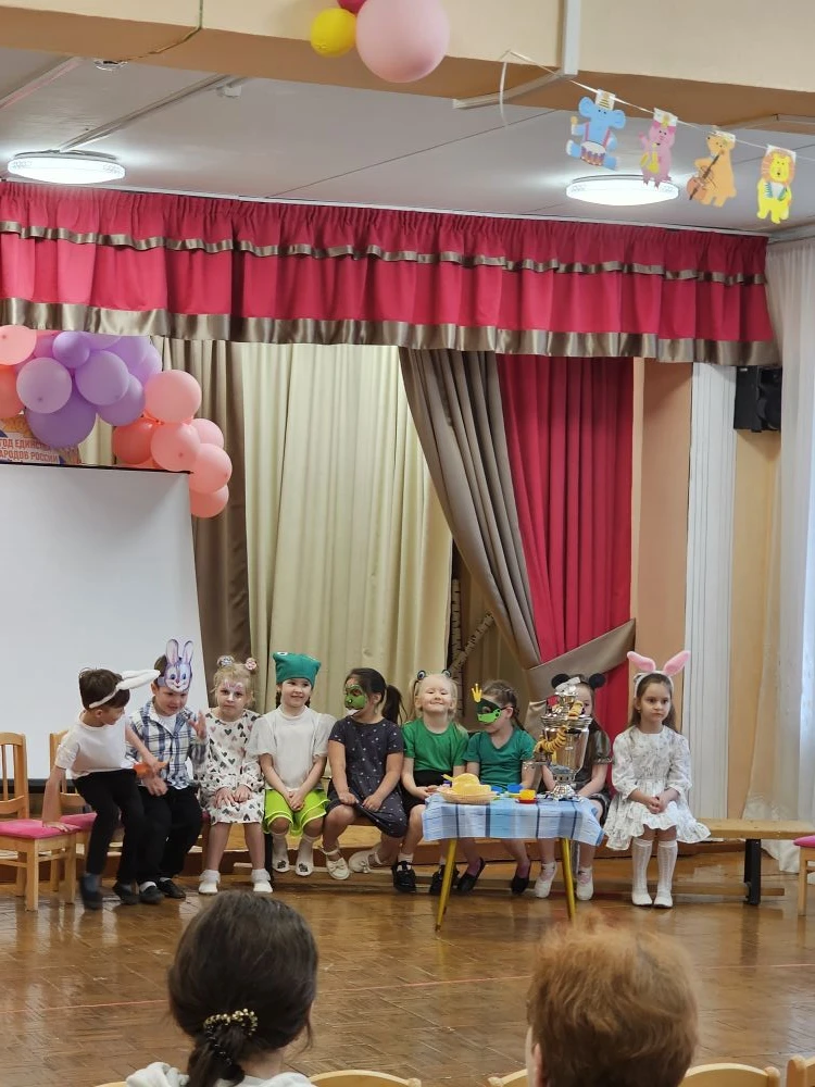 Продолжаем подводить итоги 2025-2026 учебного года. В группах детского сада проходят ро...