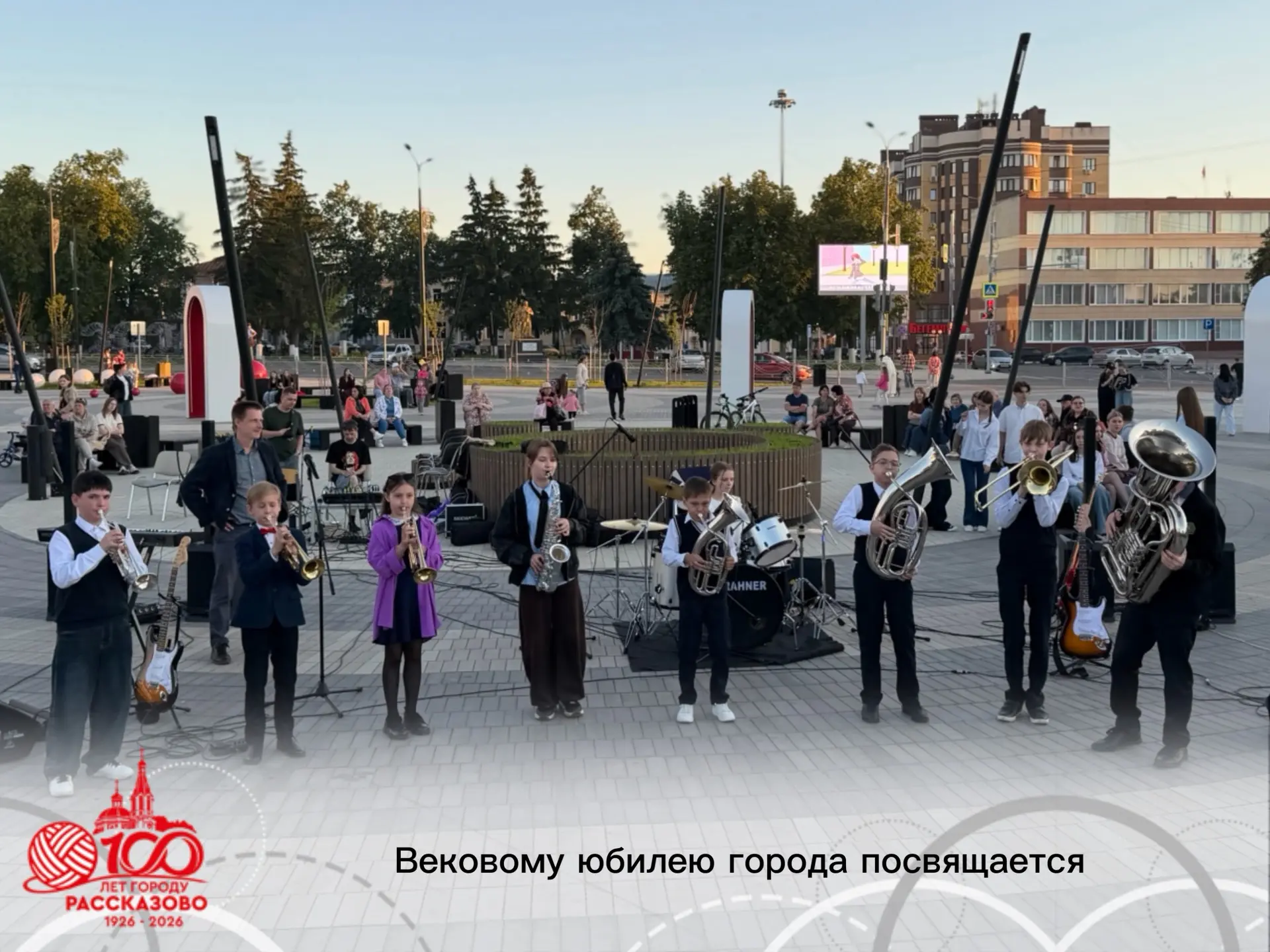 Сегодня Центральная площадь имени В.И. Ленина снова наполнилась звуками музыки. Для жит...