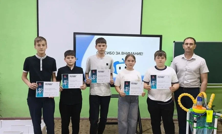 «Парад достижений»: подводим итоги учебного года в «РобоМире»!