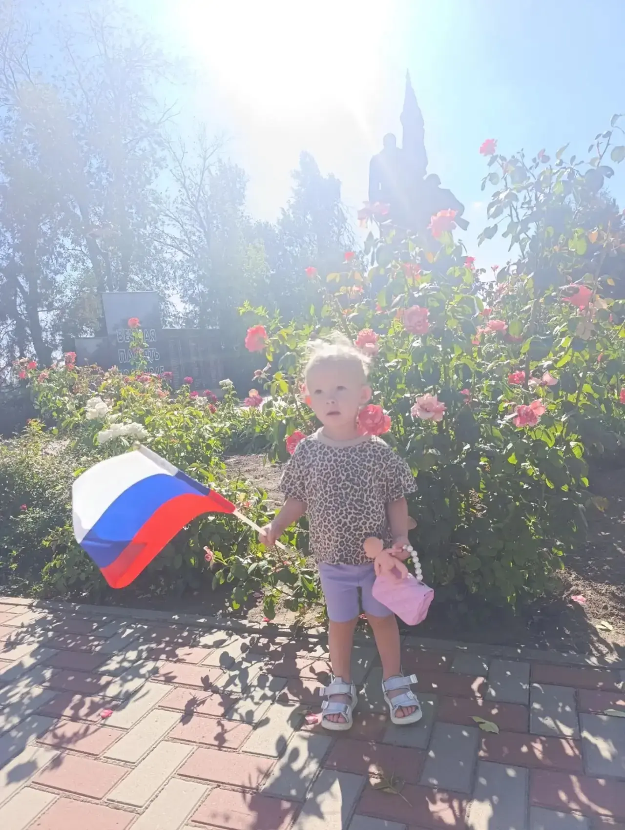 🇷🇺 Наши дошколята приняли участие во всероссийской акции #ПоднятьФлаг! 🚀