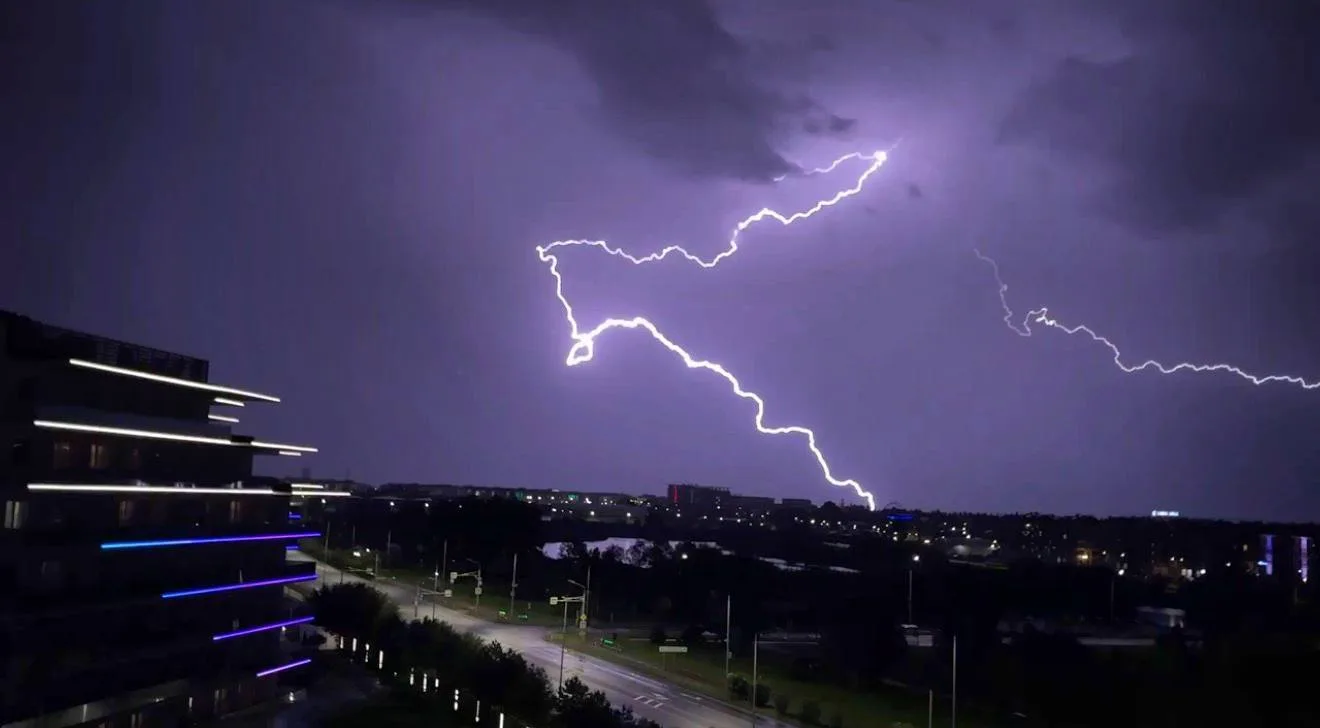 Сегодняшнее ночное представление в Сочи ⚡️
