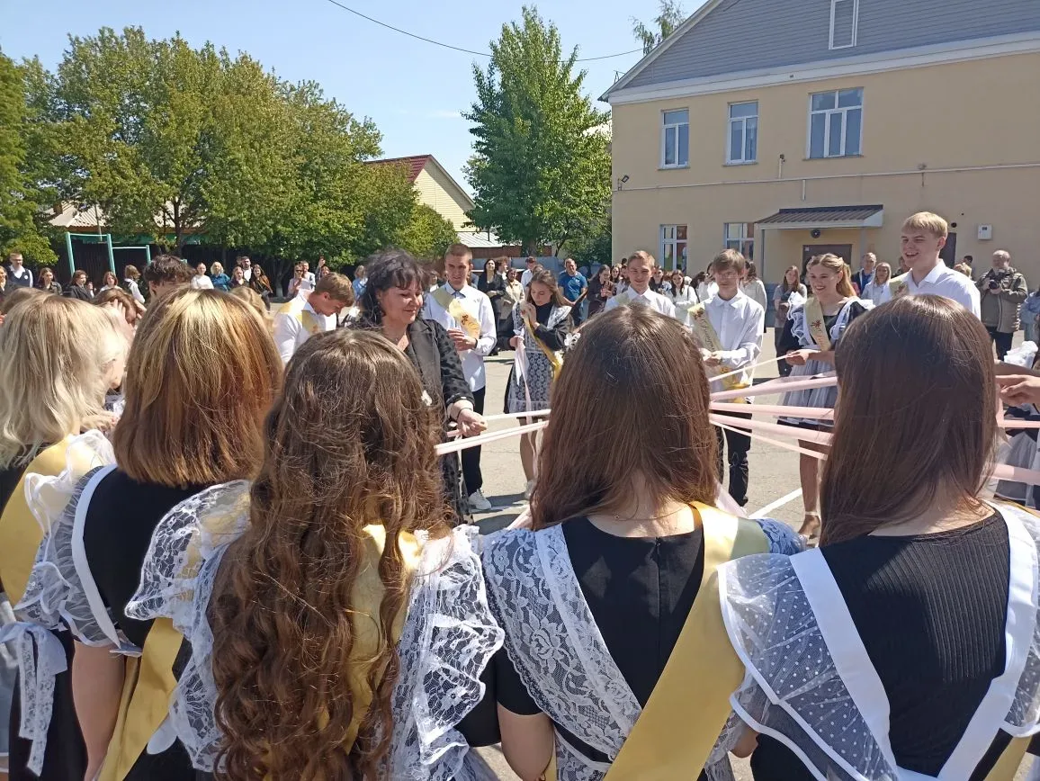 ПОСЛЕДНИЙ ЗВОНОК 2026!🎉  🔔Для 28 выпускников 11А класса сегодня прозвенел последний звонок. Творческ