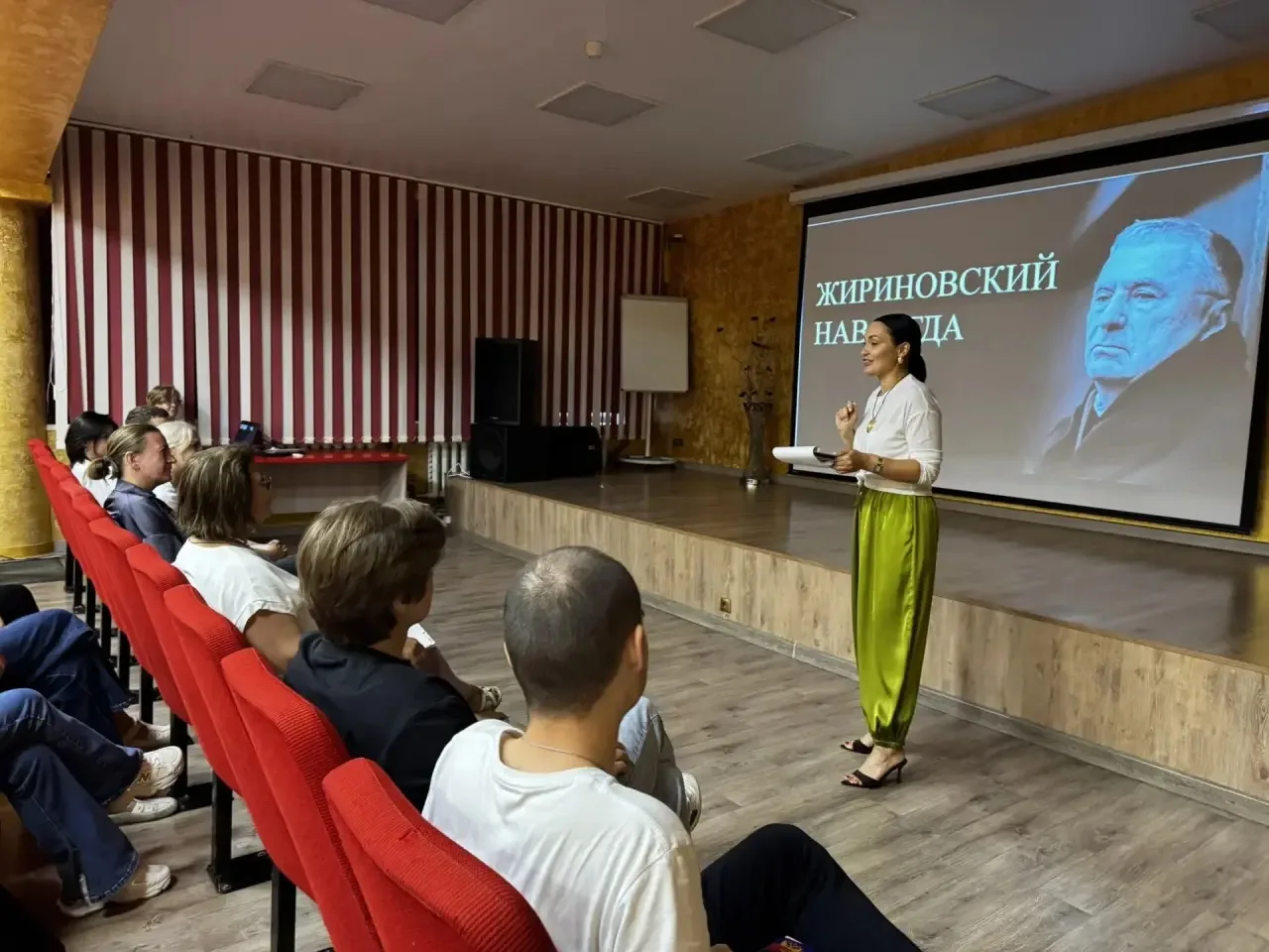 📍Тематическая программа о В.В. Жириновском открыла совещание сотрудников Дворца культуры.
 
☝Сегодн